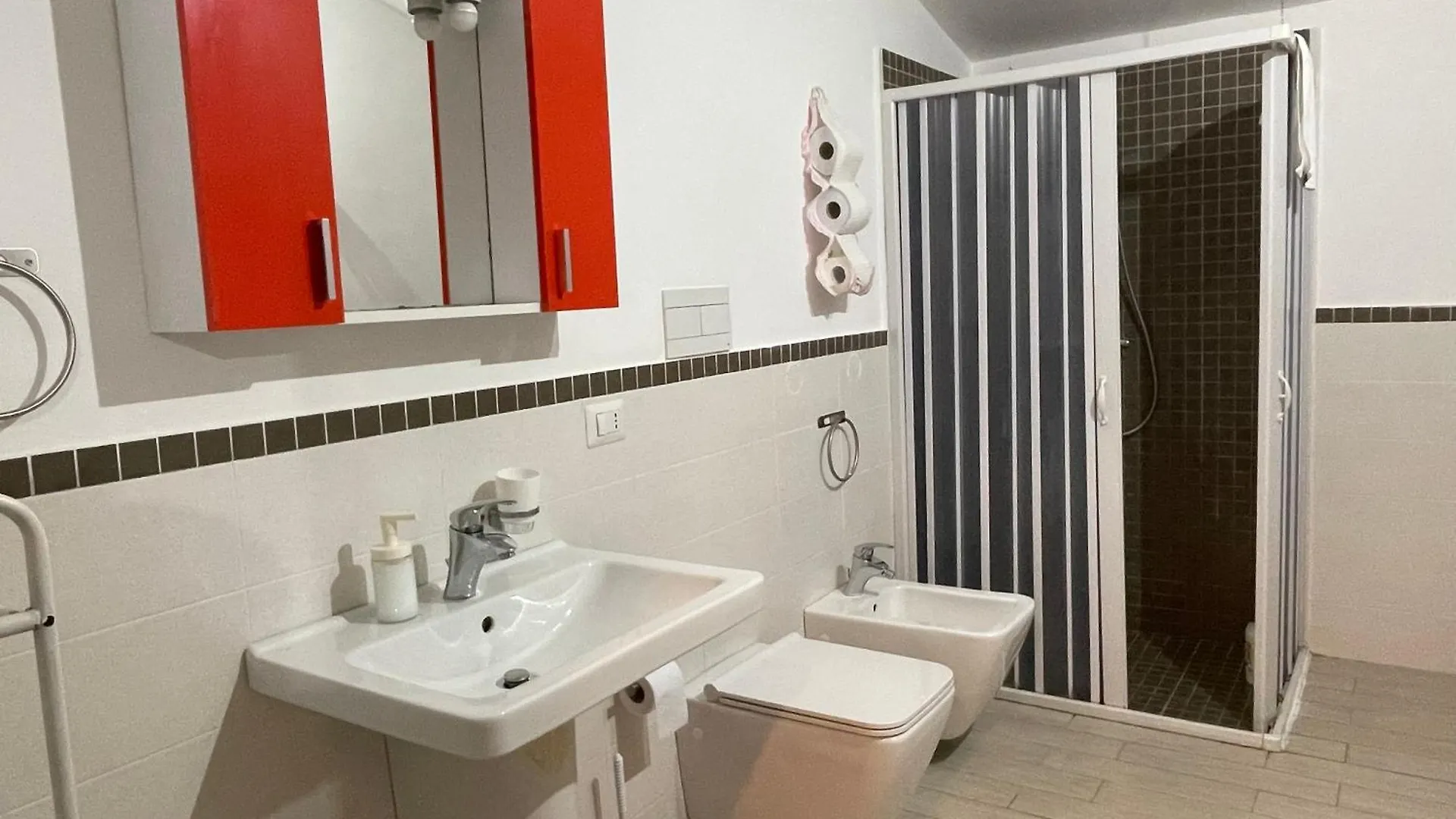 פלרמו Quaroni Palace - Giulia'S Apartment 0*,  איטליה